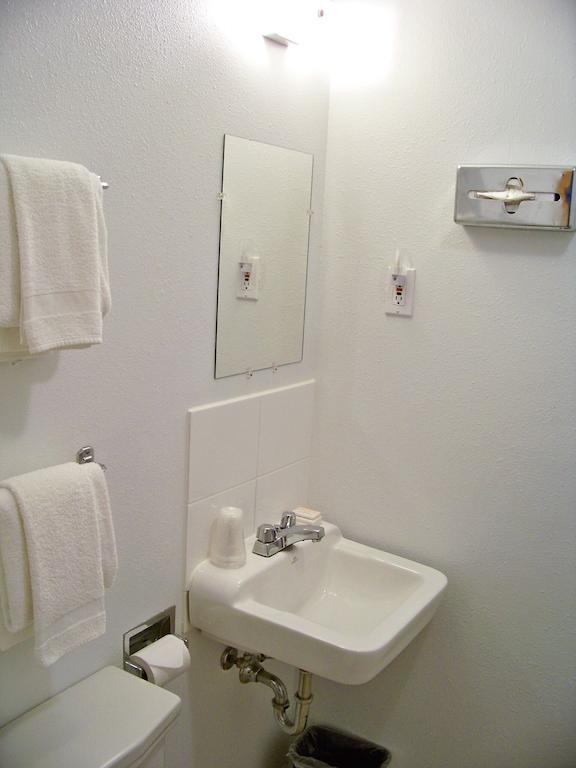 Bell'S Motor Lodge Motel - Spearfish Room photo